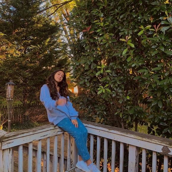 Meet your Posher, Esrin - Picture 1 of 1